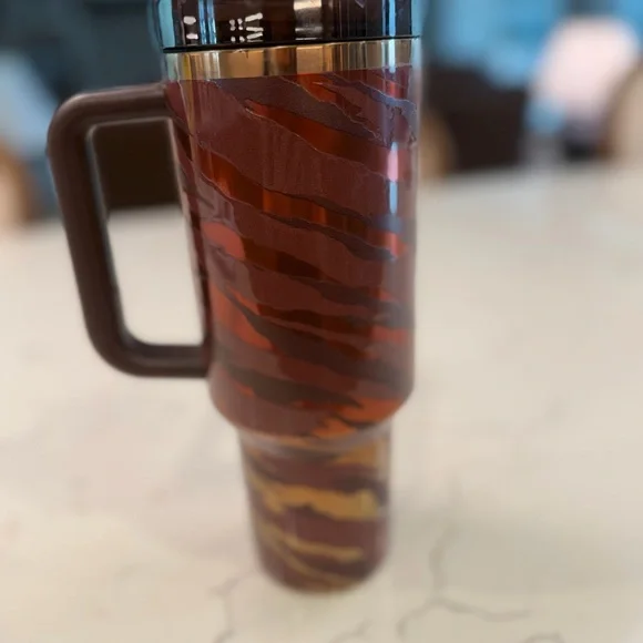 Stanley 40 oz. TYLA TYGER Quencher Tumbler -Brown/Gold Travel Mug.  NEW IN BOX.. - Picture 2 of 7